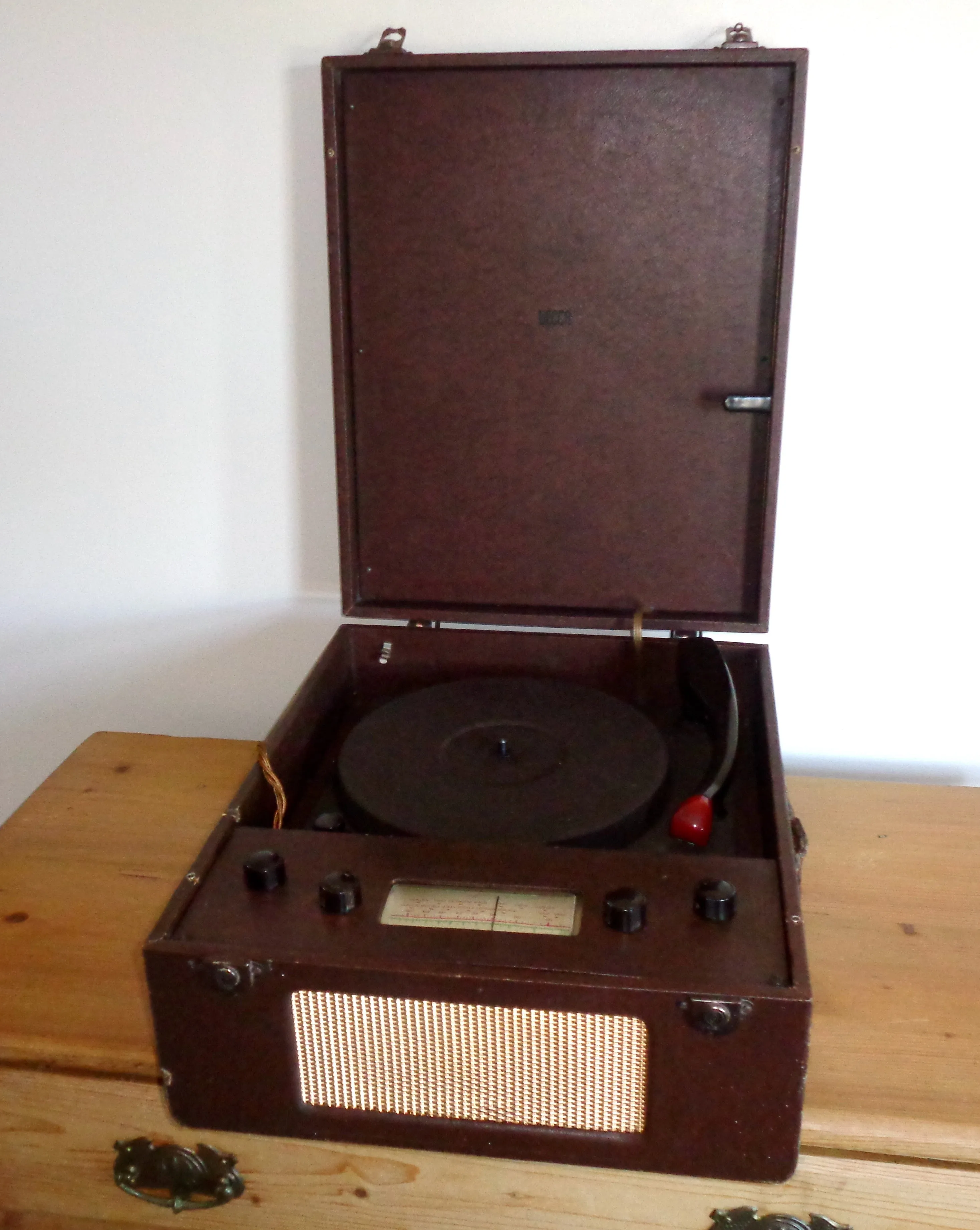 1952 Portable Decca Portrola Combined MW/LW Radio And Record Player