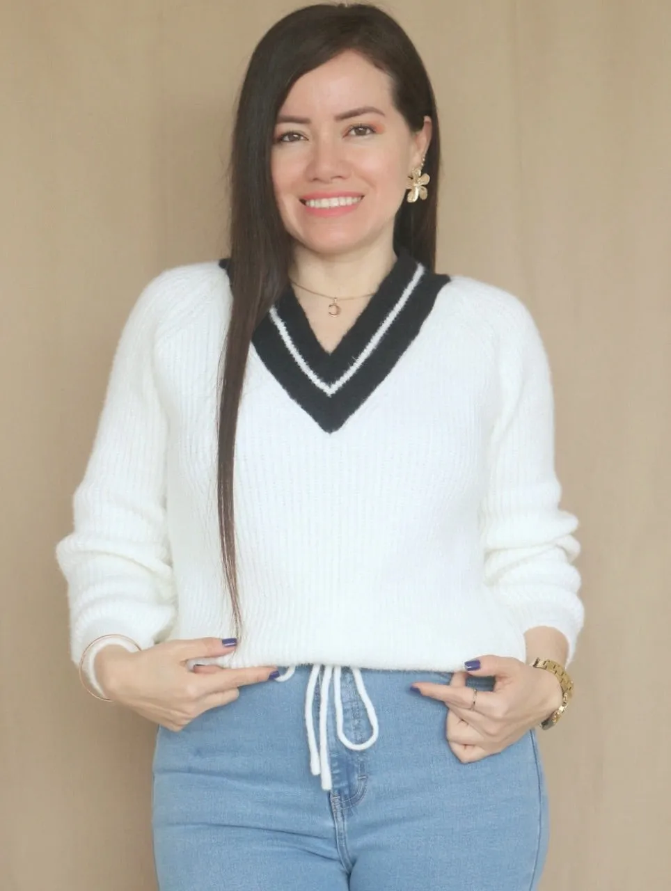 SWEATER CUELLO V CON REGULADOR